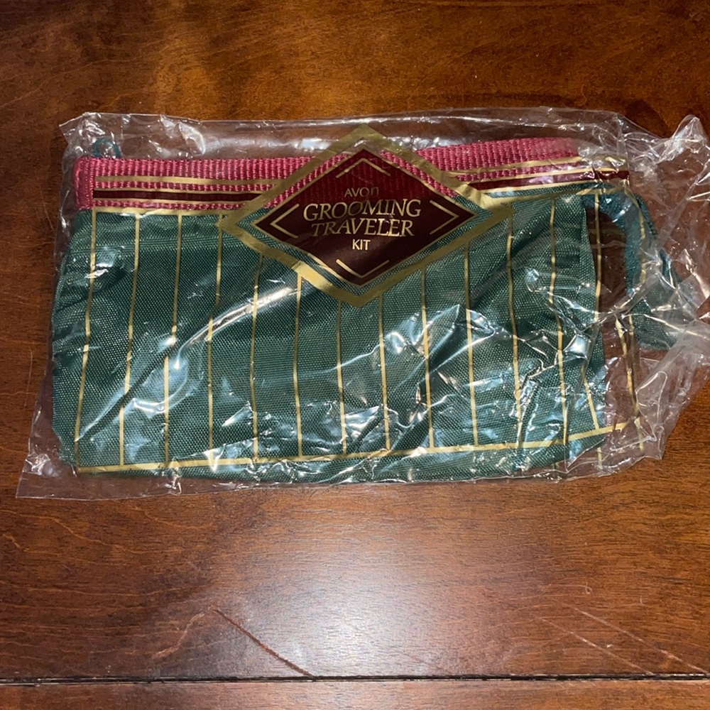 Avon 1988 Grooming Traveler Kit Bag Dark Green and Burgundy NIP NOS